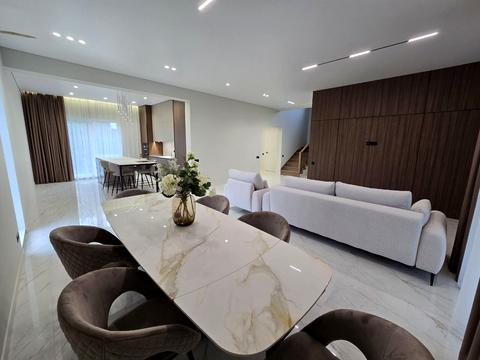 будинок за адресою Квітнева вул.