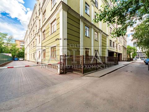 комерційна за адресою Григорія Кочура вул. (Олександра Пироговського), 19