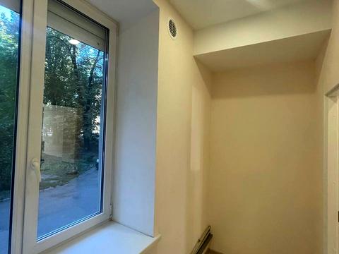 комерційна за адресою Дмитра Яворницького просп. (Карла Маркса), 82