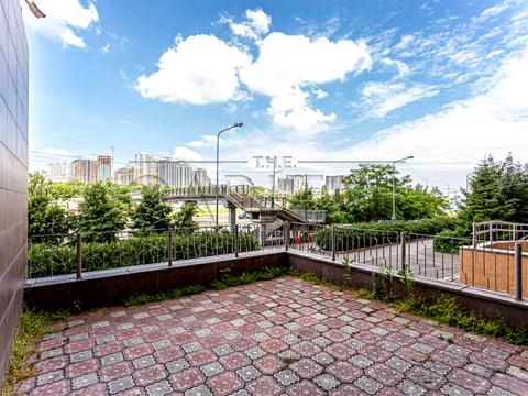 комерційна за адресою Саперно-Слобідська вул., 22