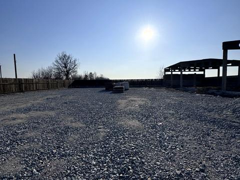 комерційна за адресою Житомирська вул., 2