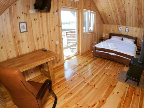 комерційна за адресою Незалежності вул., 8