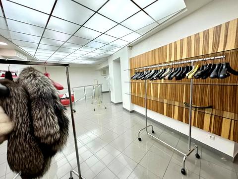 комерційна за адресою Дмитра Яворницького просп. (Карла Маркса), 33