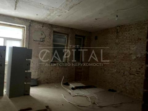 комерційна за адресою Кловський узвіз, 10