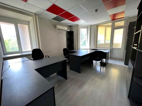 комерційна за адресою В'ячеслава Чорновола вул., 20