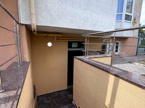комерційна за адресою Богдана Хмельницького вул., 11