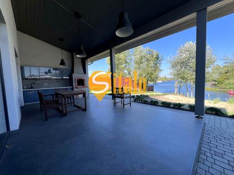 будинок за адресою с. Вишеньки, Центральная