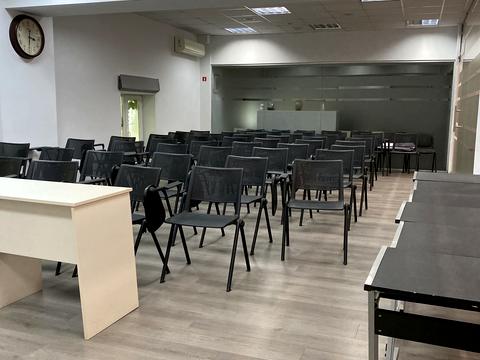 комерційна за адресою Незалежності вул., 18Б