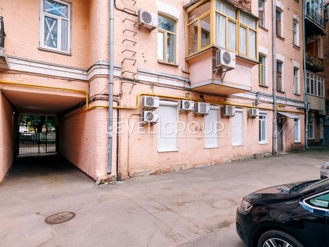 комерційна за адресою Левандовська вул. (Аніщенка), 8