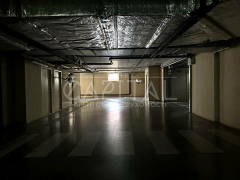 паркомісце за адресою Бульварно-Кудрявська вул. (Воровського), 21