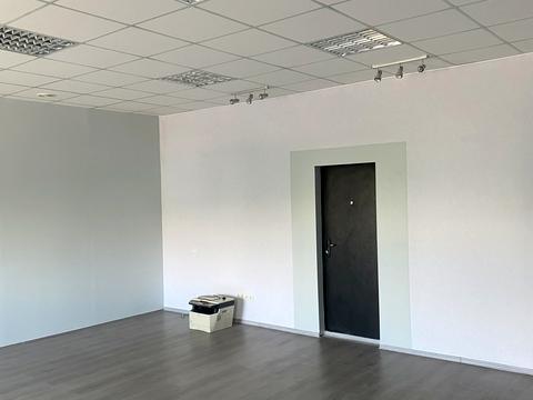 комерційна за адресою Раїси Окіпної вул., 4-Б