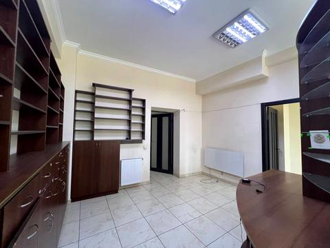 комерційна за адресою Костя Левицького вул., 4
