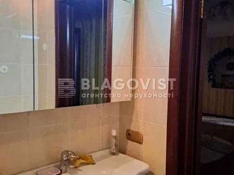 квартира за адресою Анни Ахматової вул., 13