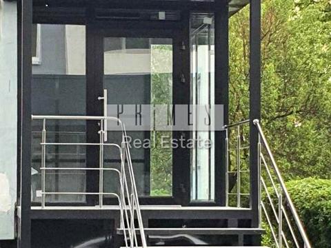 коммерческая по адресу Драгоманова ул., 8