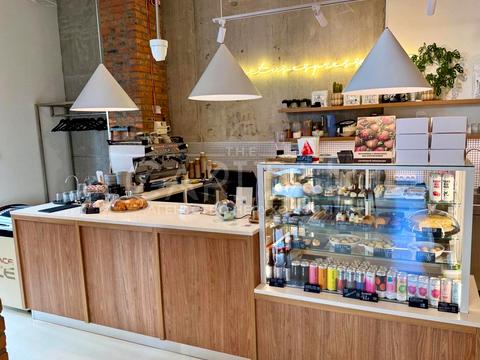 комерційна за адресою Салютна вул., 2к9