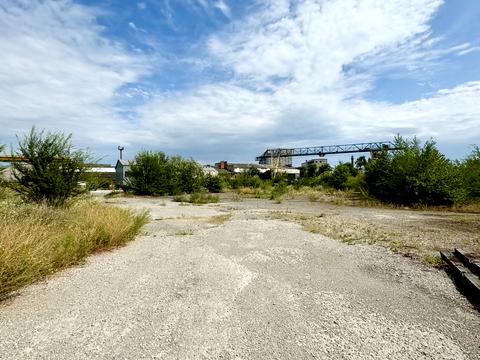 комерційна за адресою Центральна вул., 28