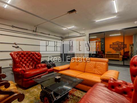 будинок за адресою Молодіжна вул.