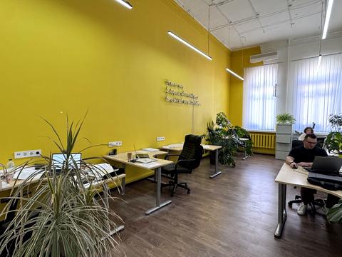 комерційна за адресою Володимирська вул., 10