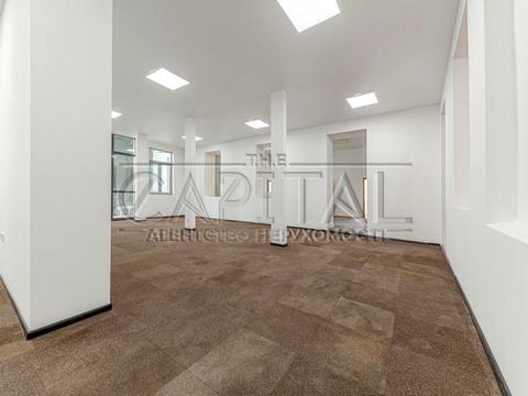 комерційна за адресою Володимирська вул., 4