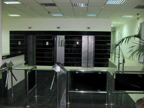 комерційна за адресою Болсуновська вул. (Сергія Струтинського), 8