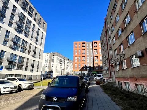 комерційна за адресою Зелена вул., 204