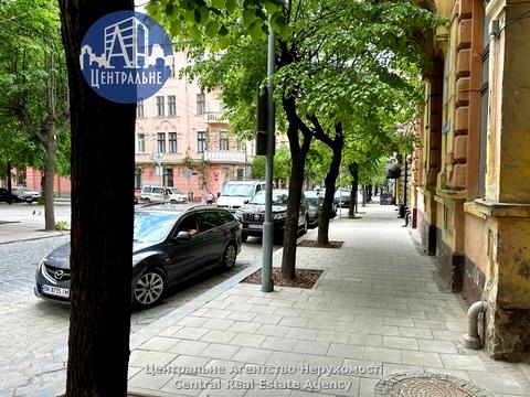 комерційна за адресою Івана Франка вул., 11