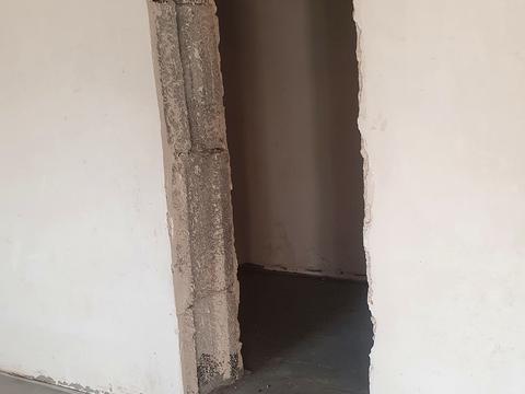 комерційна за адресою Захисників вул., 19