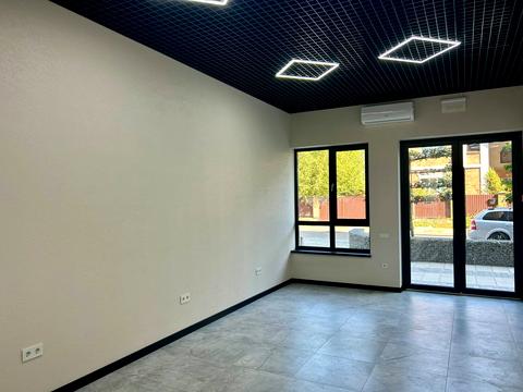 комерційна за адресою Українська вул., 1-в