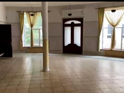 комерційна за адресою Садова, 8