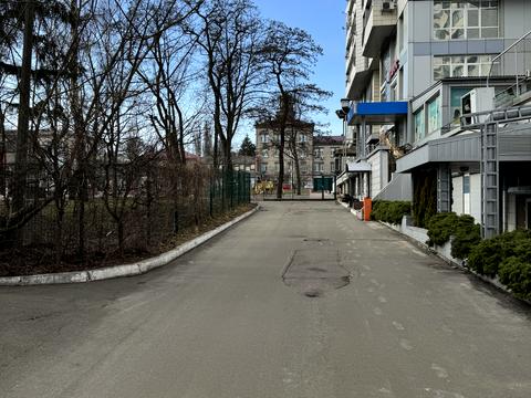 паркомісце за адресою Вадима Гетьмана вул., 1
