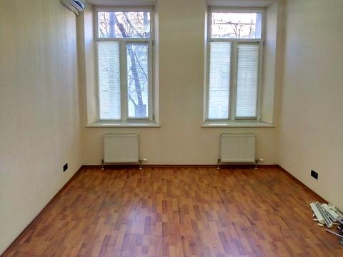 комерційна за адресою Ніни Строкатої вул. (Буніна), 17