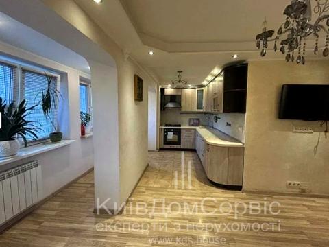 квартира за адресою Дніпровська набережна вул., 9-А