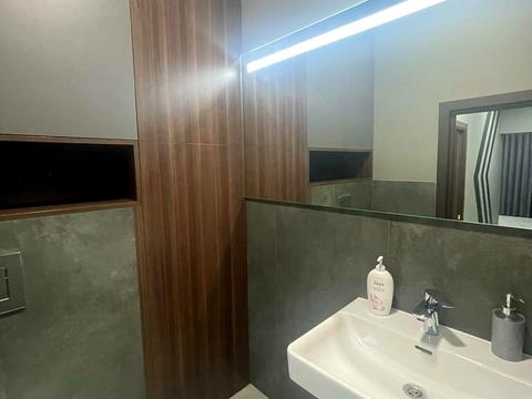 комерційна за адресою Деволанівський узвіз, 12