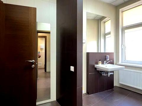 комерційна за адресою Володимирська вул., 40