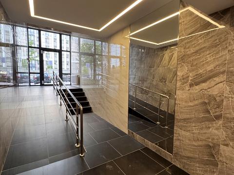 комерційна за адресою Університетська вул., 3/15