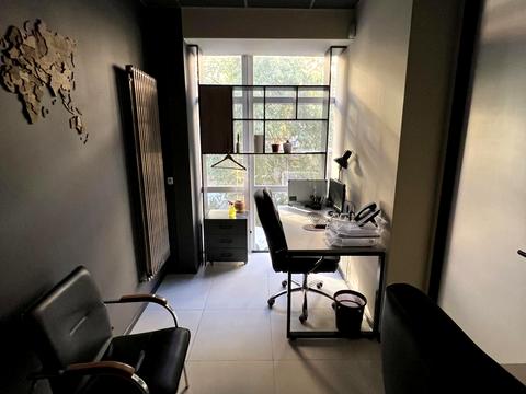 комерційна за адресою Набережно-Хрещатицька вул., 35В