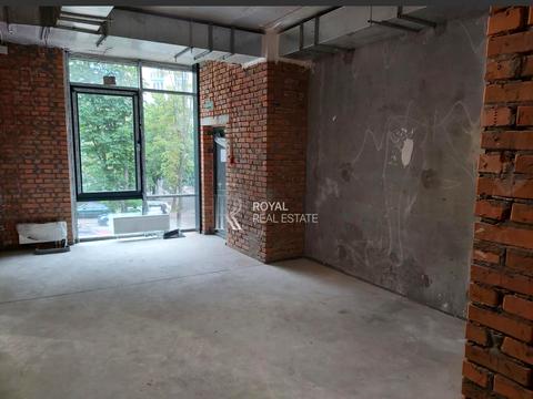 комерційна за адресою Деміївська вул., 27