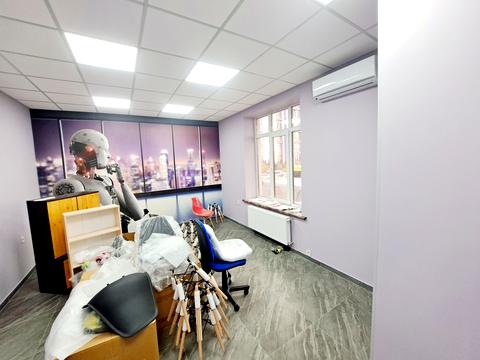 комерційна за адресою Садова вул., 1-В к1