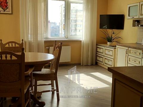 квартира за адресою Анни Ахматової вул., 22