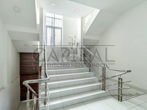 комерційна за адресою Київ, Миколи Міхновського бульв. (Дружби народів), 1