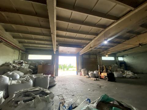 комерційна за адресою Кам'янецька вул., 111