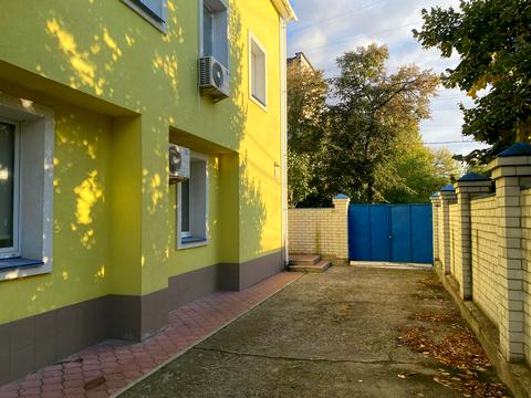 комерційна за адресою Черняховського вул., 16