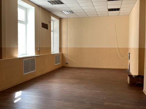 комерційна за адресою Степана Чобану вул. (Добровольського), 1