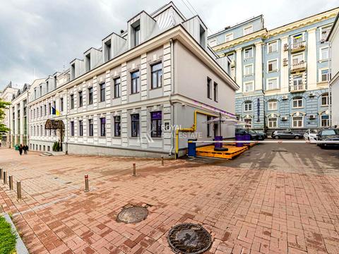 комерційна за адресою Київ, Богдана Хмельницького вул., 9