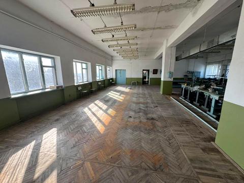 комерційна за адресою Шкільна вул., 1