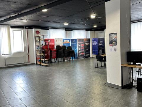 комерційна за адресою Степана Бандери вул., 2/1