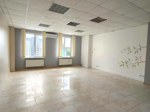 комерційна за адресою Зарічанська вул., 3/1