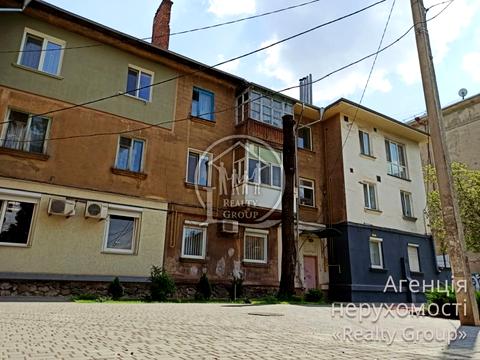 квартира за адресою Єсеніна, 1