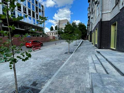 комерційна за адресою Виконкомівська вул., 13