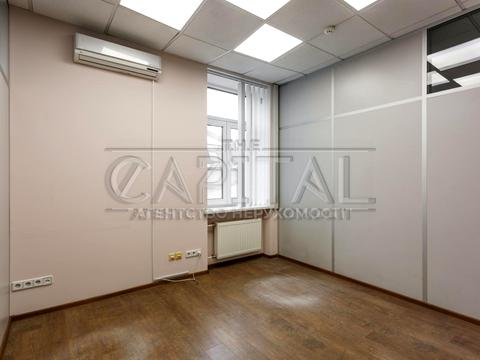 комерційна за адресою Музейний пров., 7